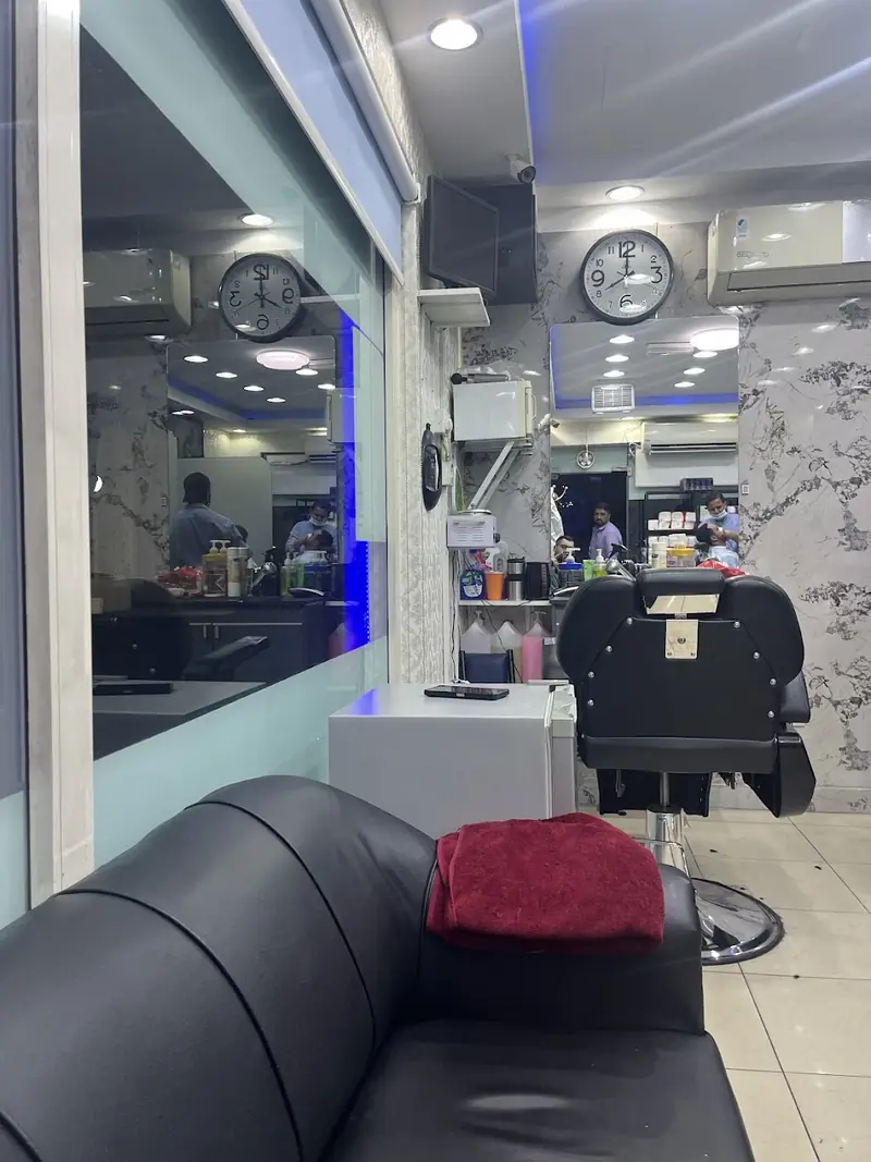 Another view of the salon floor